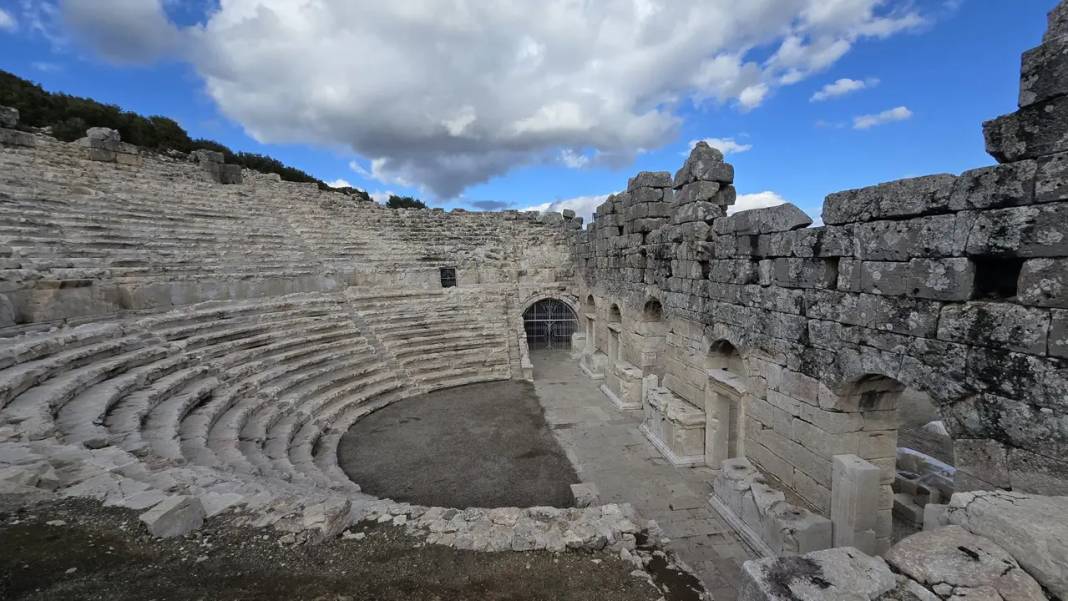 Kibyra’daki Antik Harika Medusa Mozaiği Kışa Hazır 8